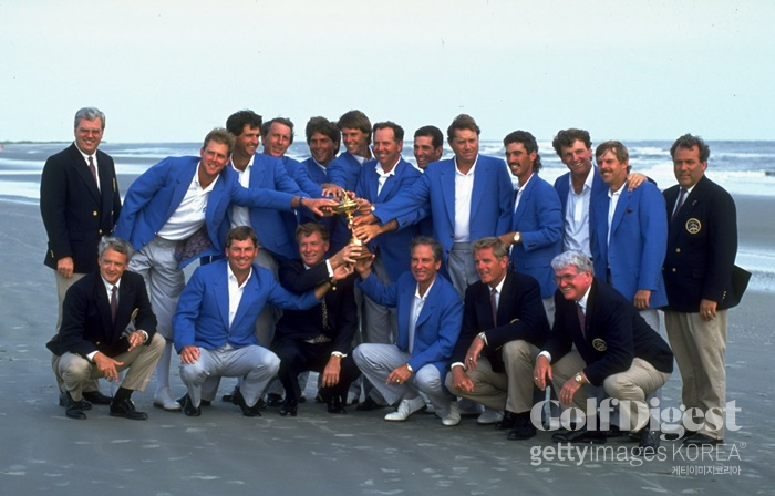 승리는 우리의 것: 미국 팀은 1991년에 이른바 “해안의 전투”에서 유럽 팀을 14½-13½로 눌렀다.