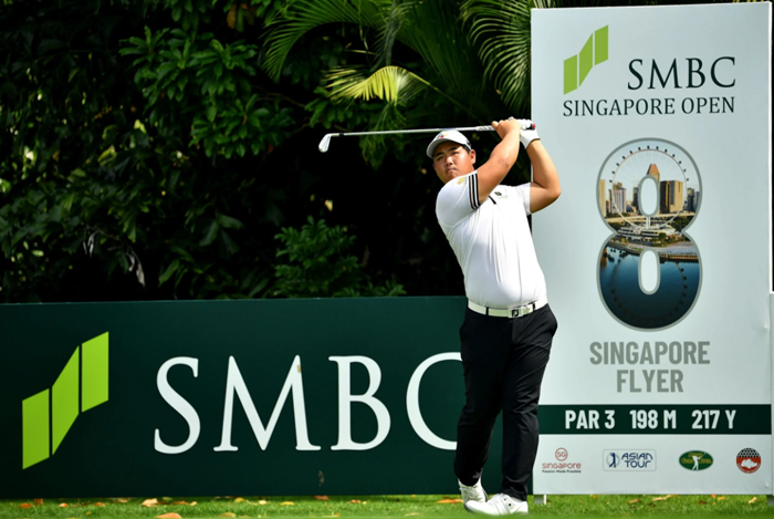 김주형이 SMBC 싱가포르 오픈 프로암에서 샷을 하고 있다.